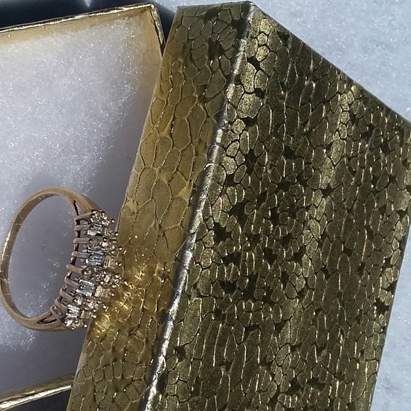 10k Gold Baguette ring with Solitaires - Picture 3 of 4